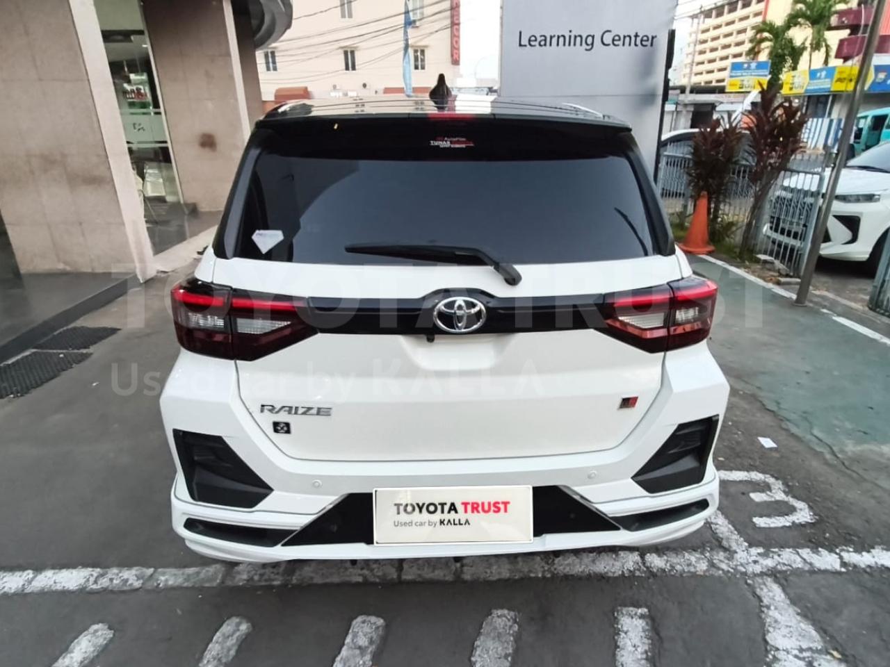 Foto Bagian Belakang Mobil