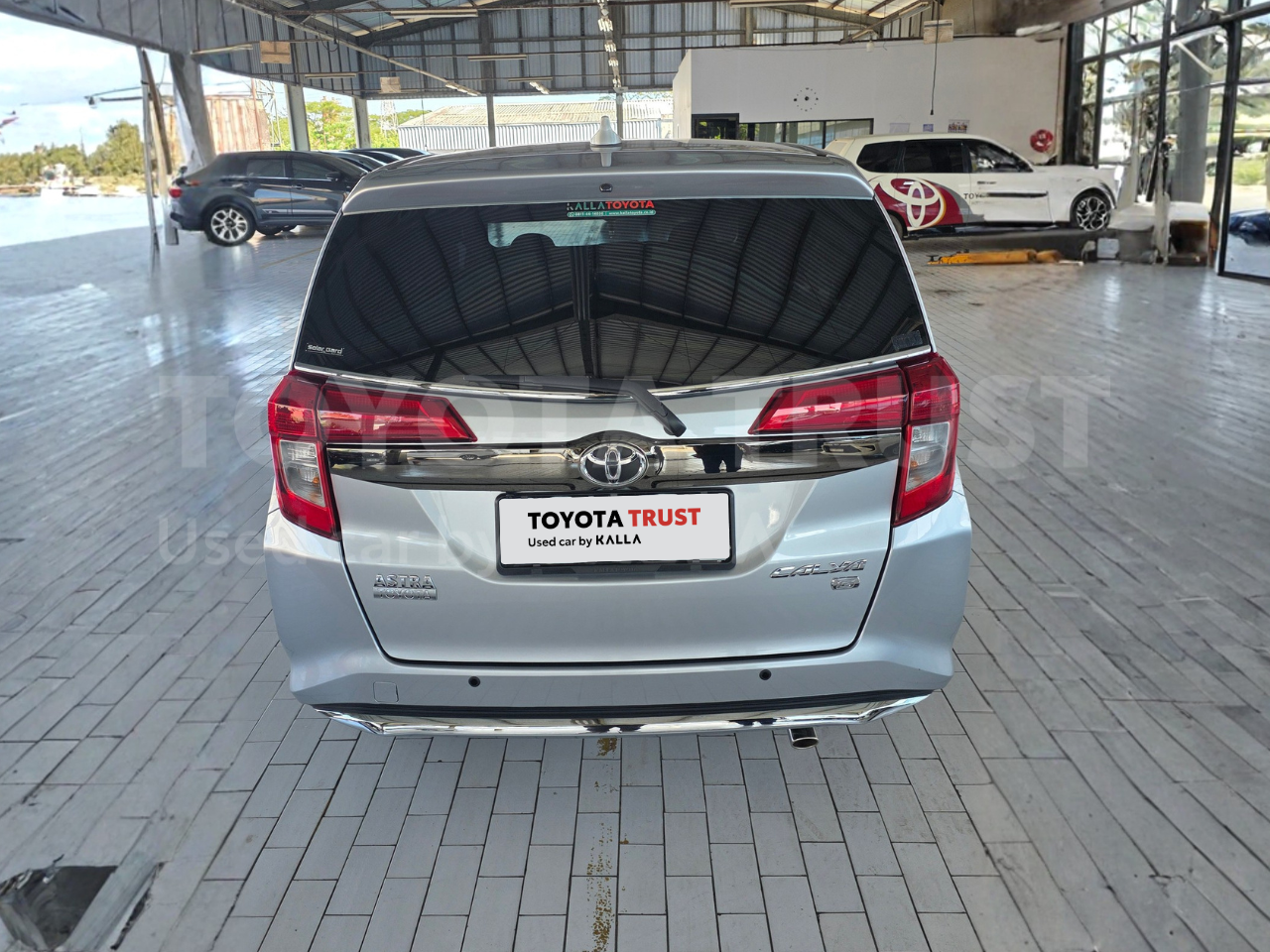 Foto Bagian Belakang Mobil