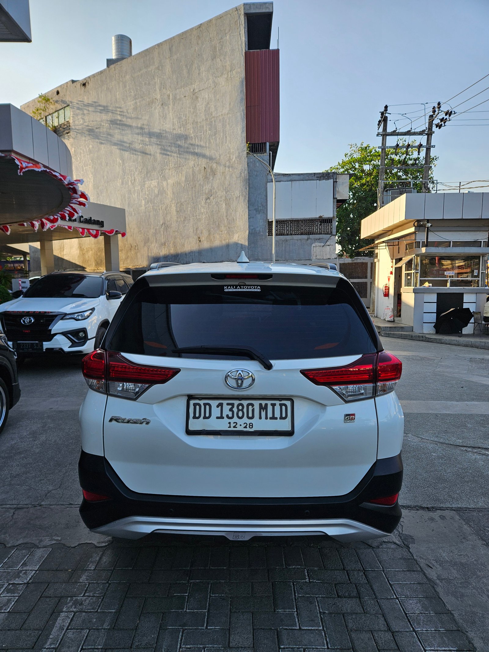 Foto Bagian Belakang Mobil