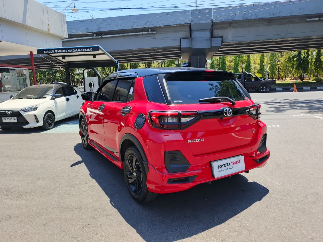 Foto Bagian Belakang Mobil