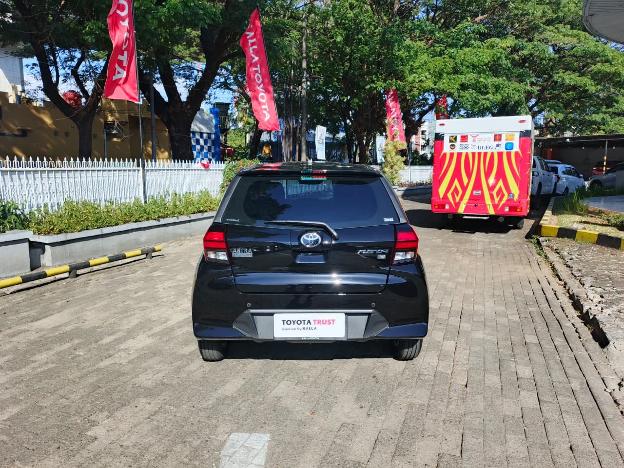 Foto Bagian Belakang Mobil