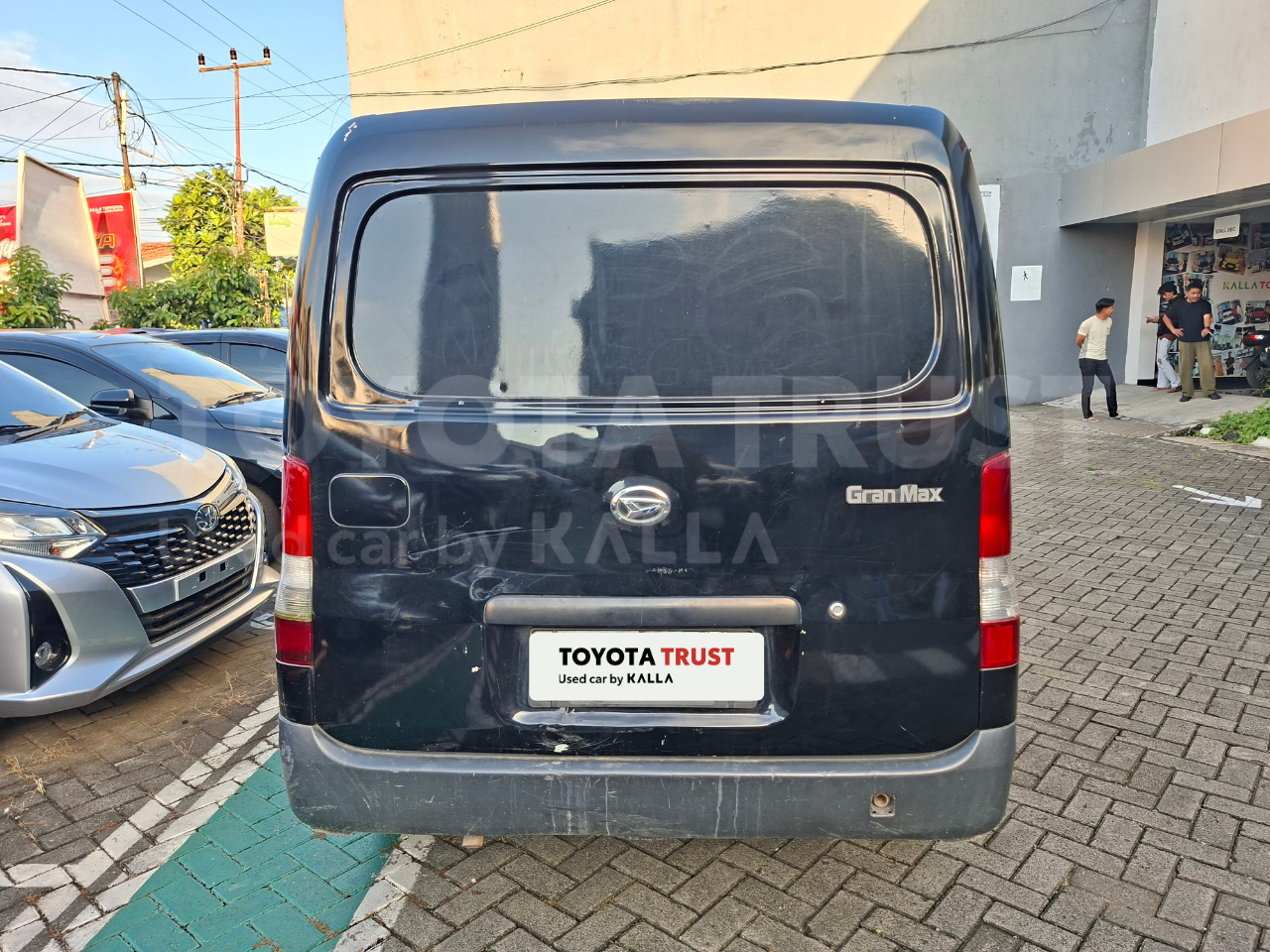 Foto Bagian Belakang Mobil