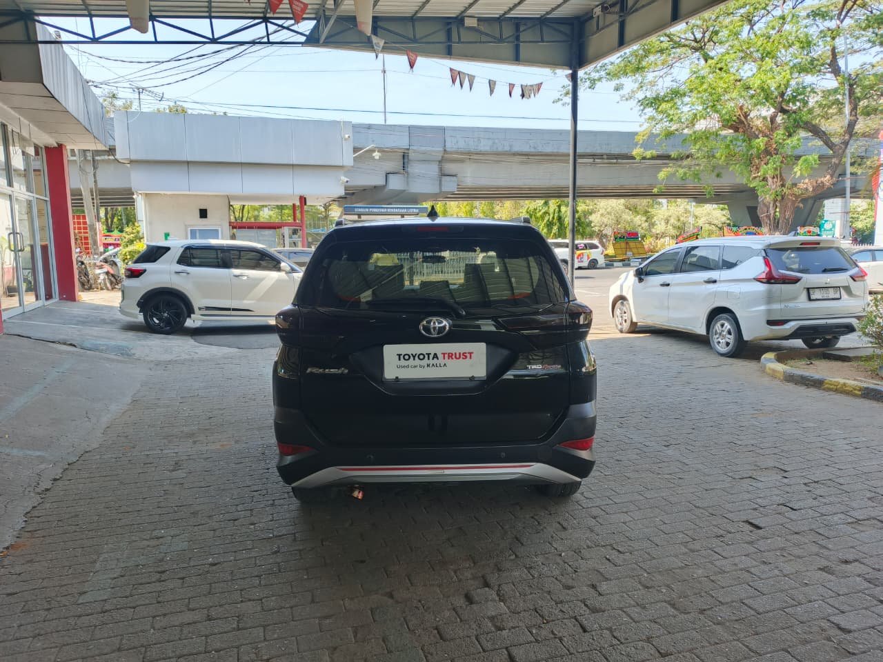 Foto Bagian Belakang Mobil