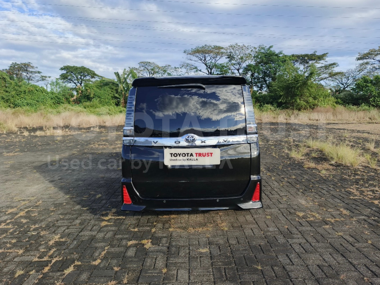Foto Bagian Belakang Mobil