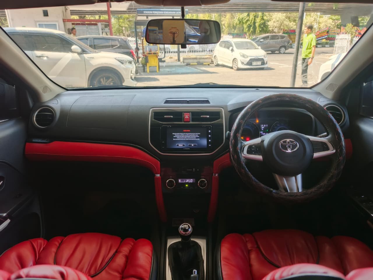 Foto Bagian Dashboard Mobil
