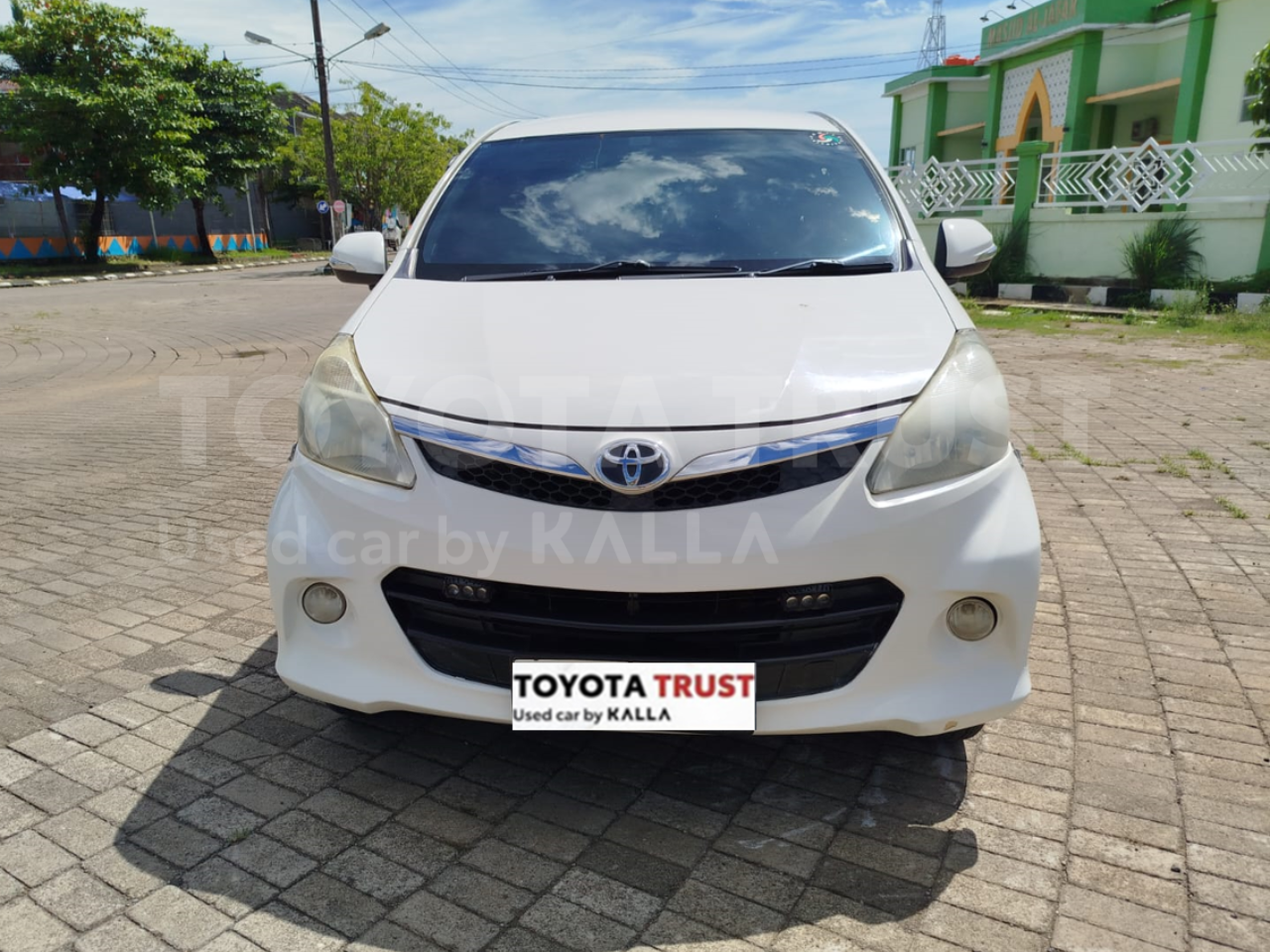 Foto Bagian Depan Mobil