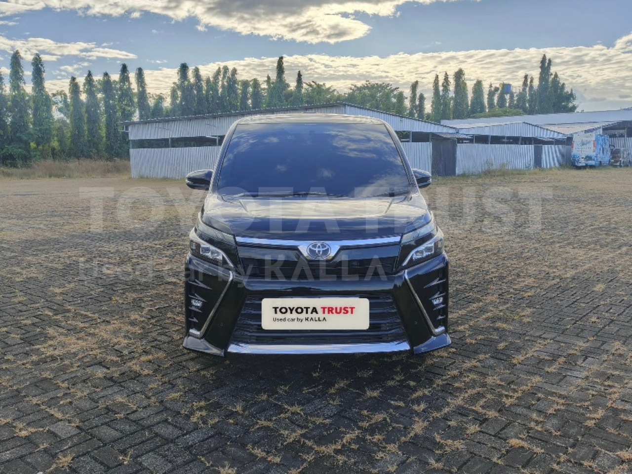 Foto Bagian Depan Mobil