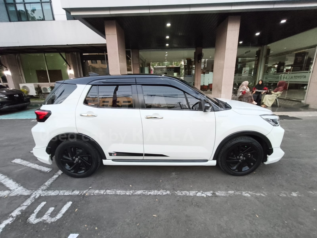 Foto Bagian Kanan Mobil