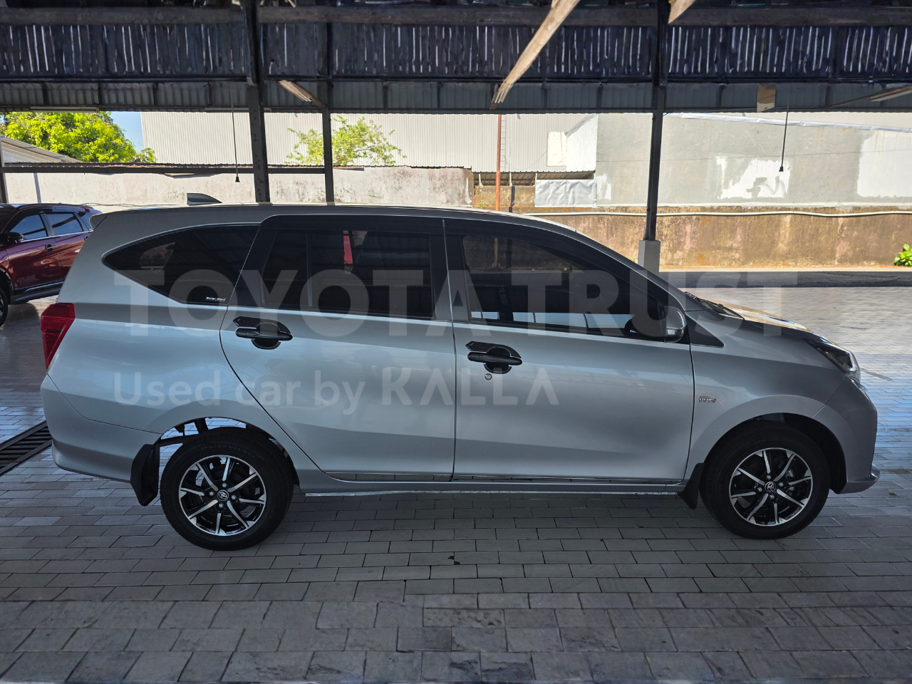 Foto Bagian Kanan Mobil