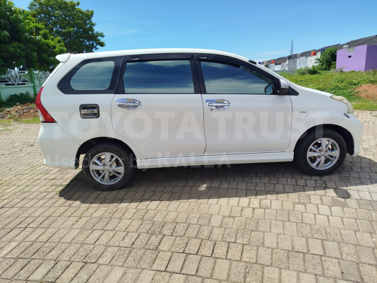 Foto Bagian Kanan Mobil