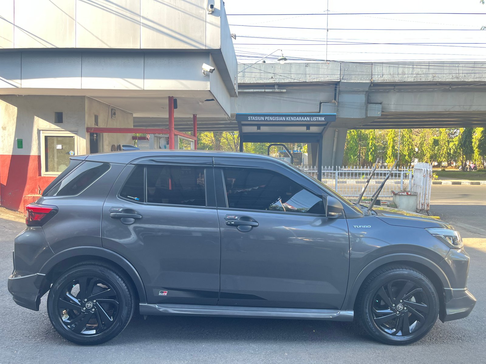 Foto Bagian Kanan Mobil