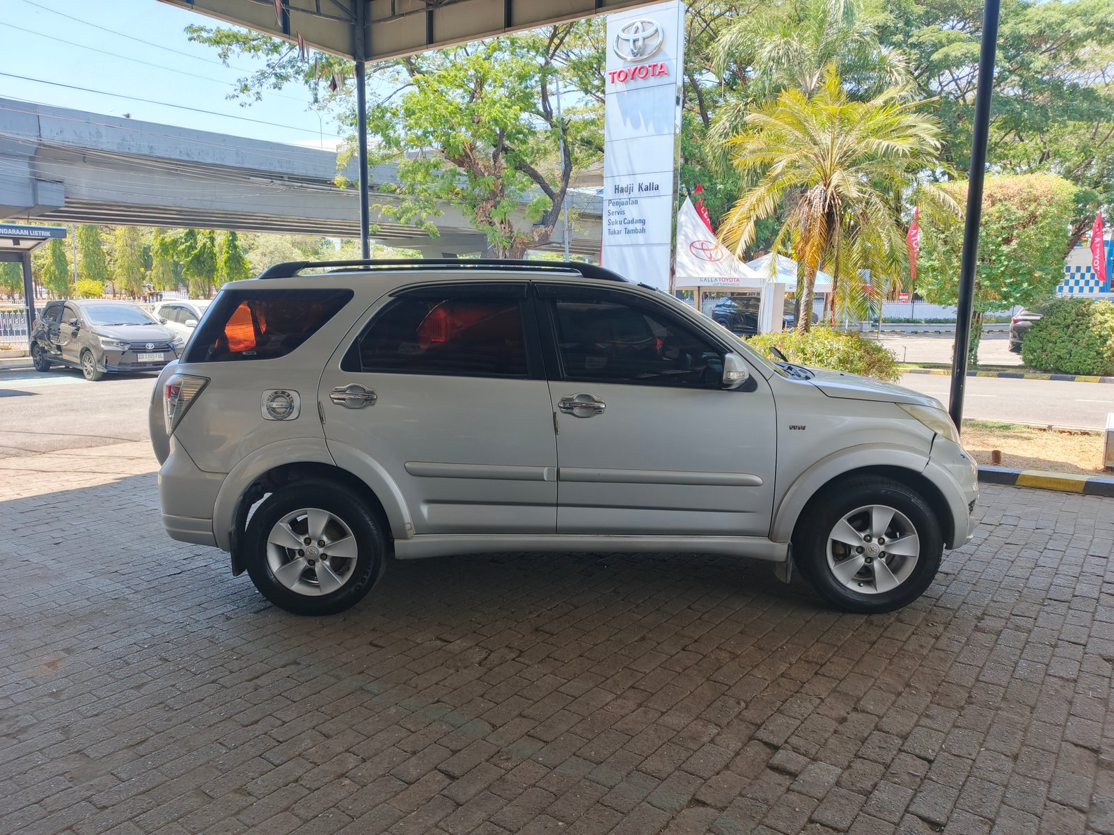 Foto Bagian Kanan Mobil