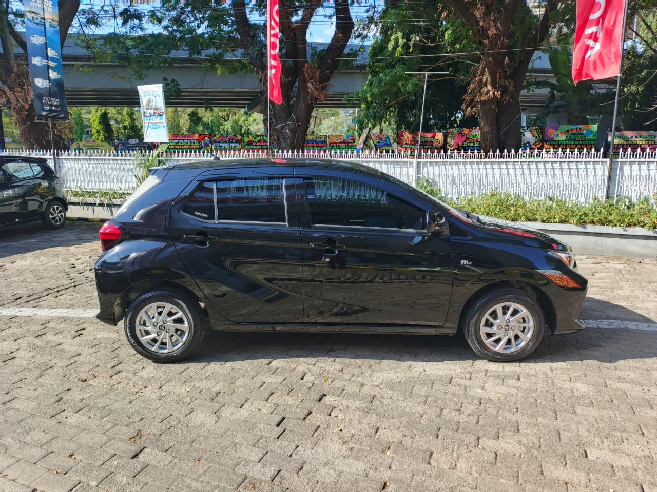 Foto Bagian Kanan Mobil