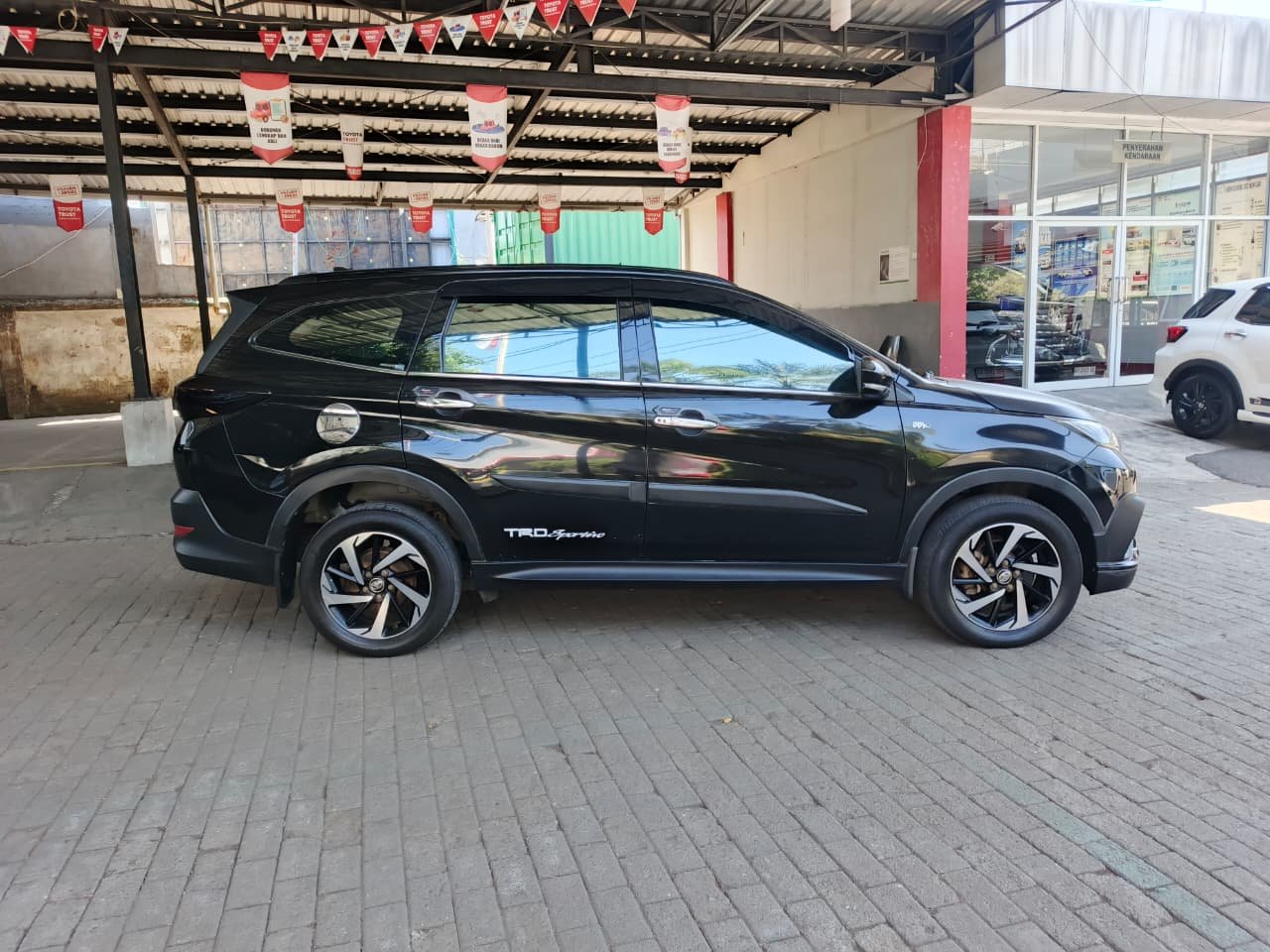 Foto Bagian Kanan Mobil