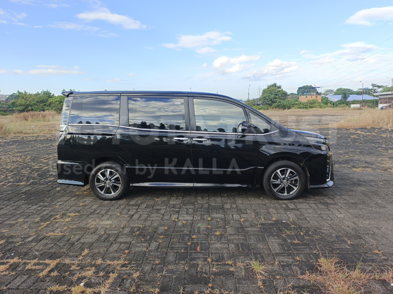 Foto Bagian Kanan Mobil