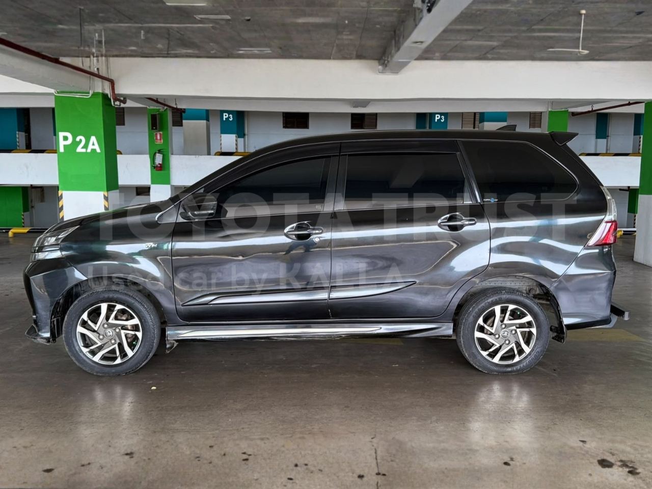 Foto Bagian Kiri Mobil