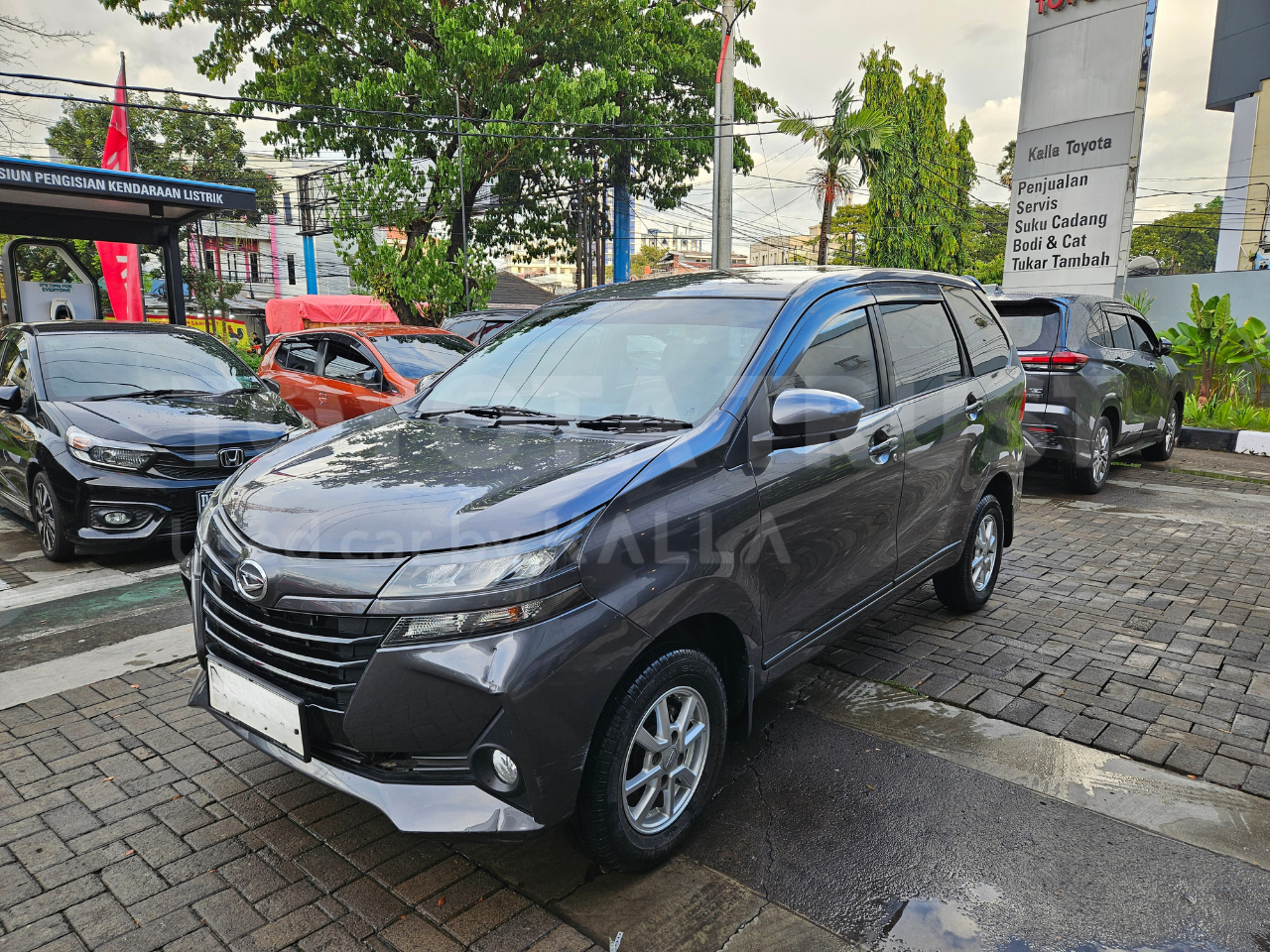 Foto Bagian Kiri Mobil