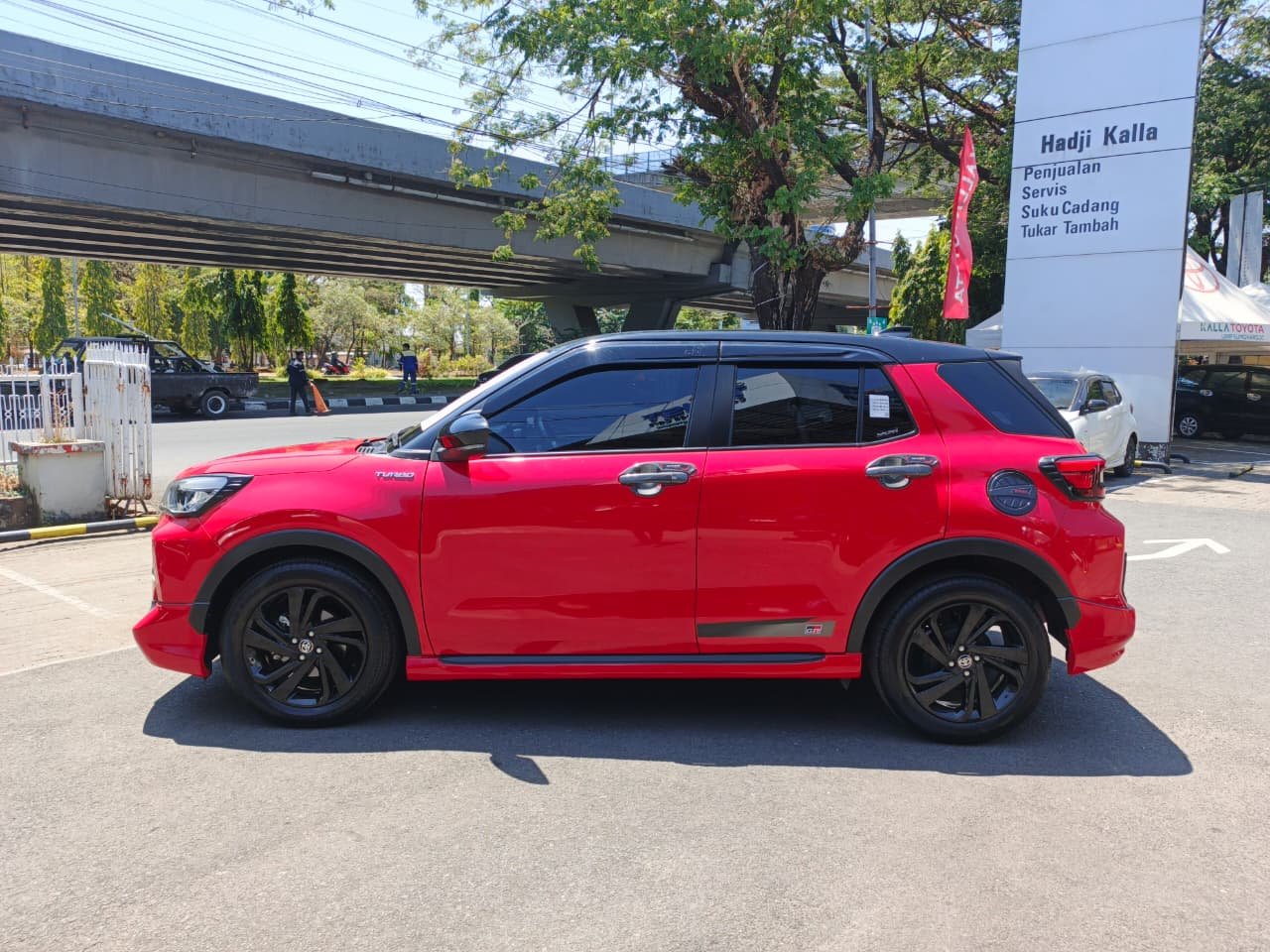 Foto Bagian Kiri Mobil