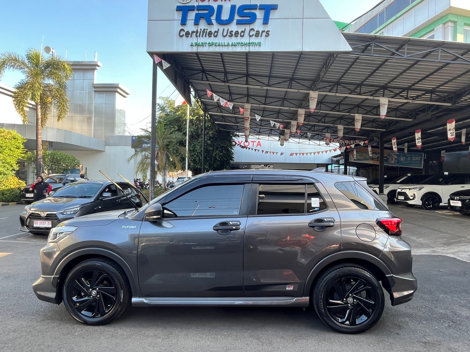 Foto Bagian Kiri Mobil