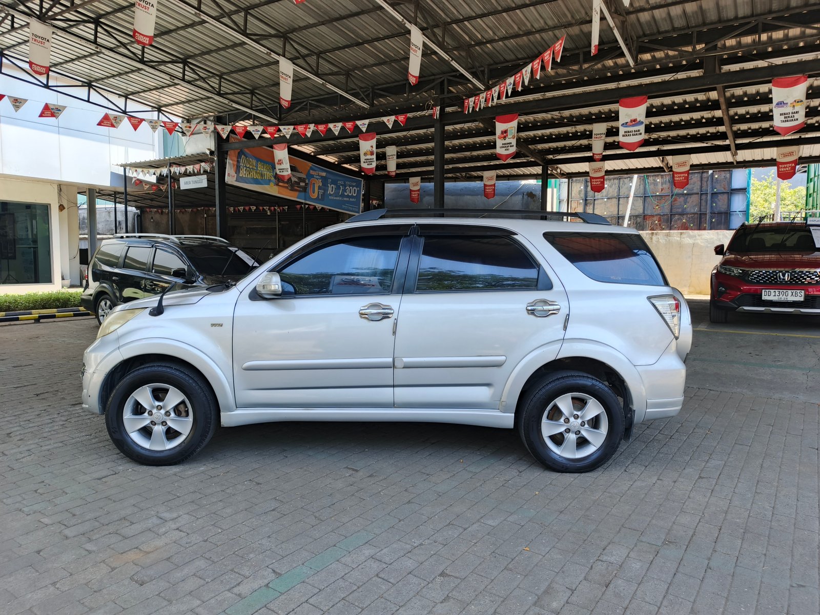 Foto Bagian Kiri Mobil