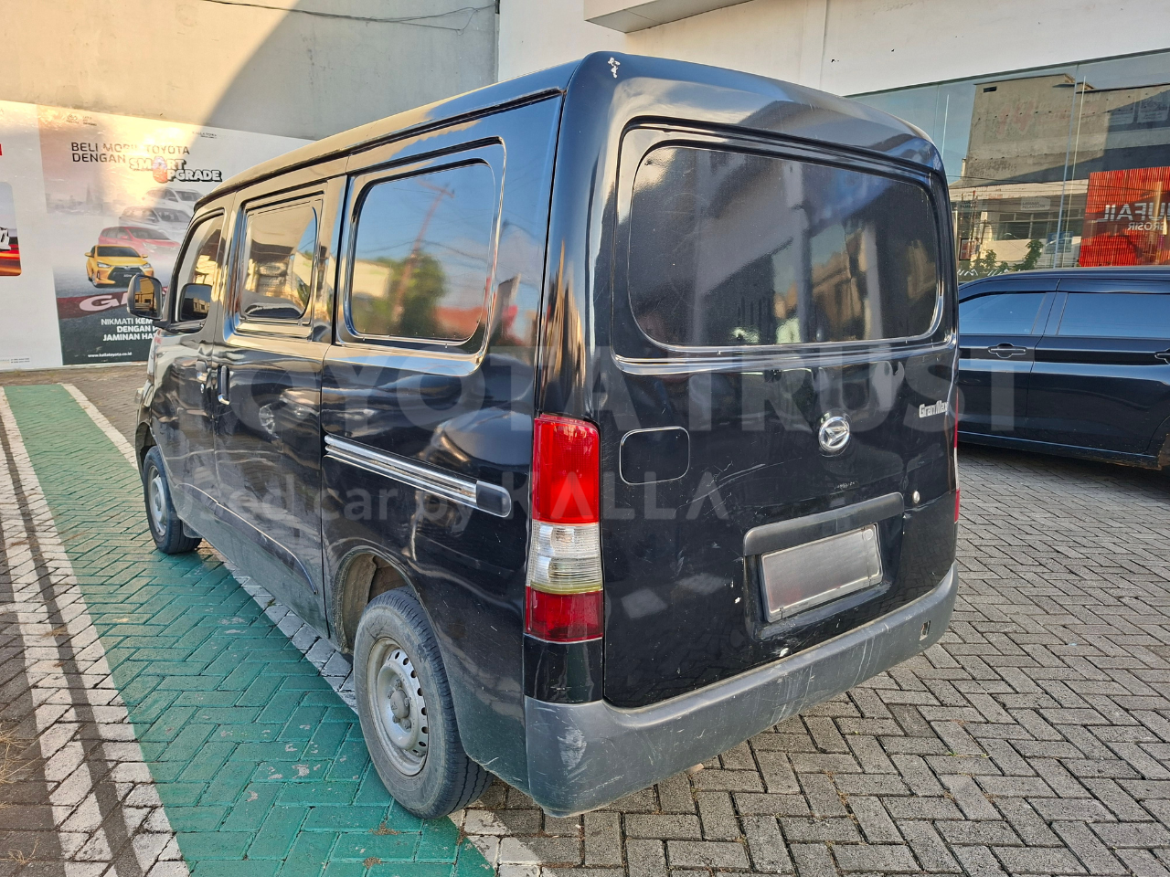 Foto Bagian Kiri Mobil