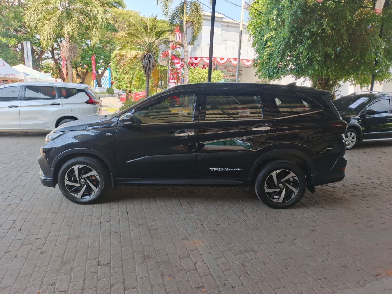 Foto Bagian Kiri Mobil