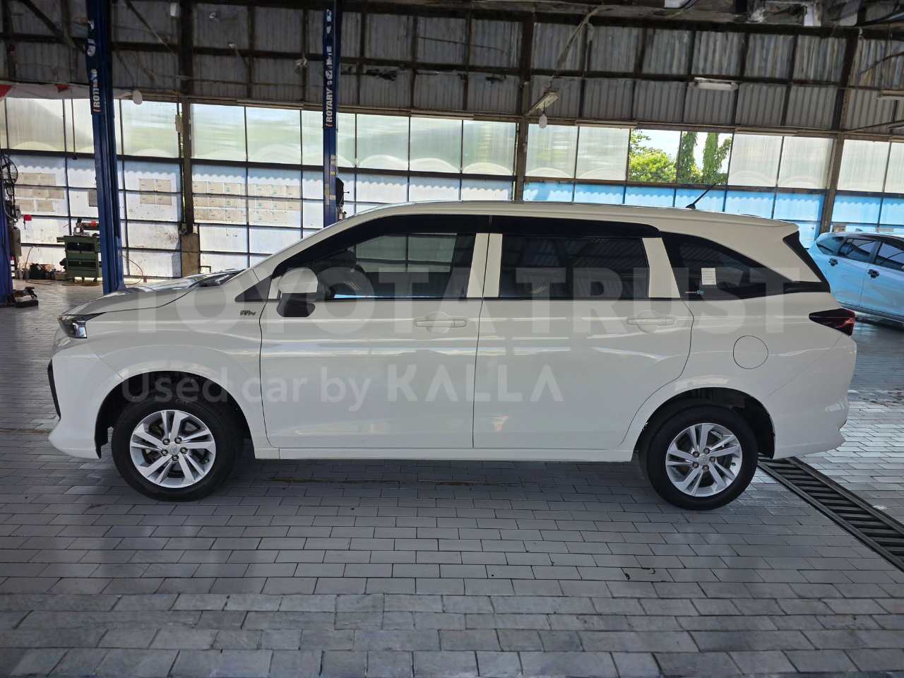 Foto Bagian Kiri Mobil