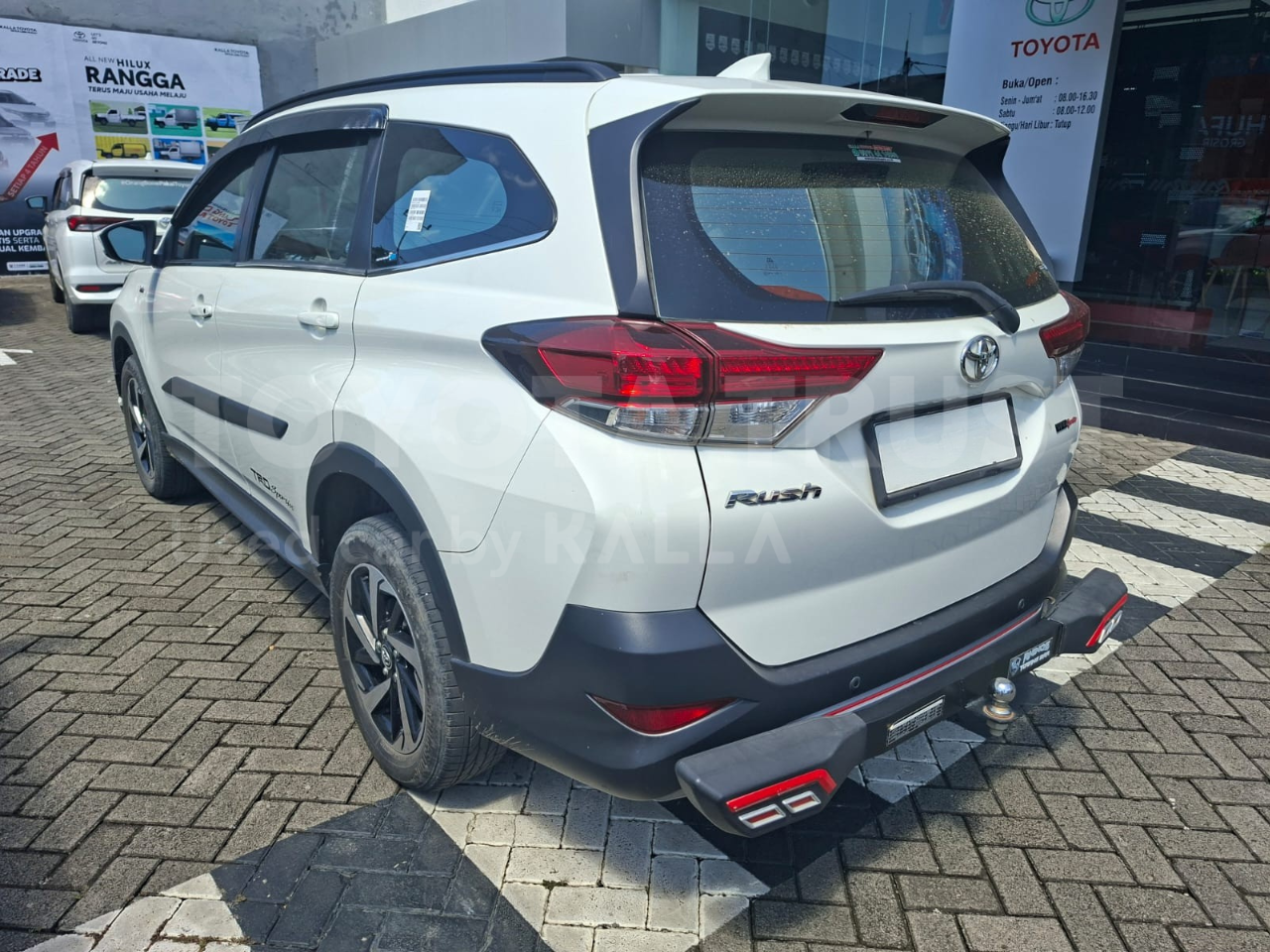 Foto Bagian Kiri Mobil