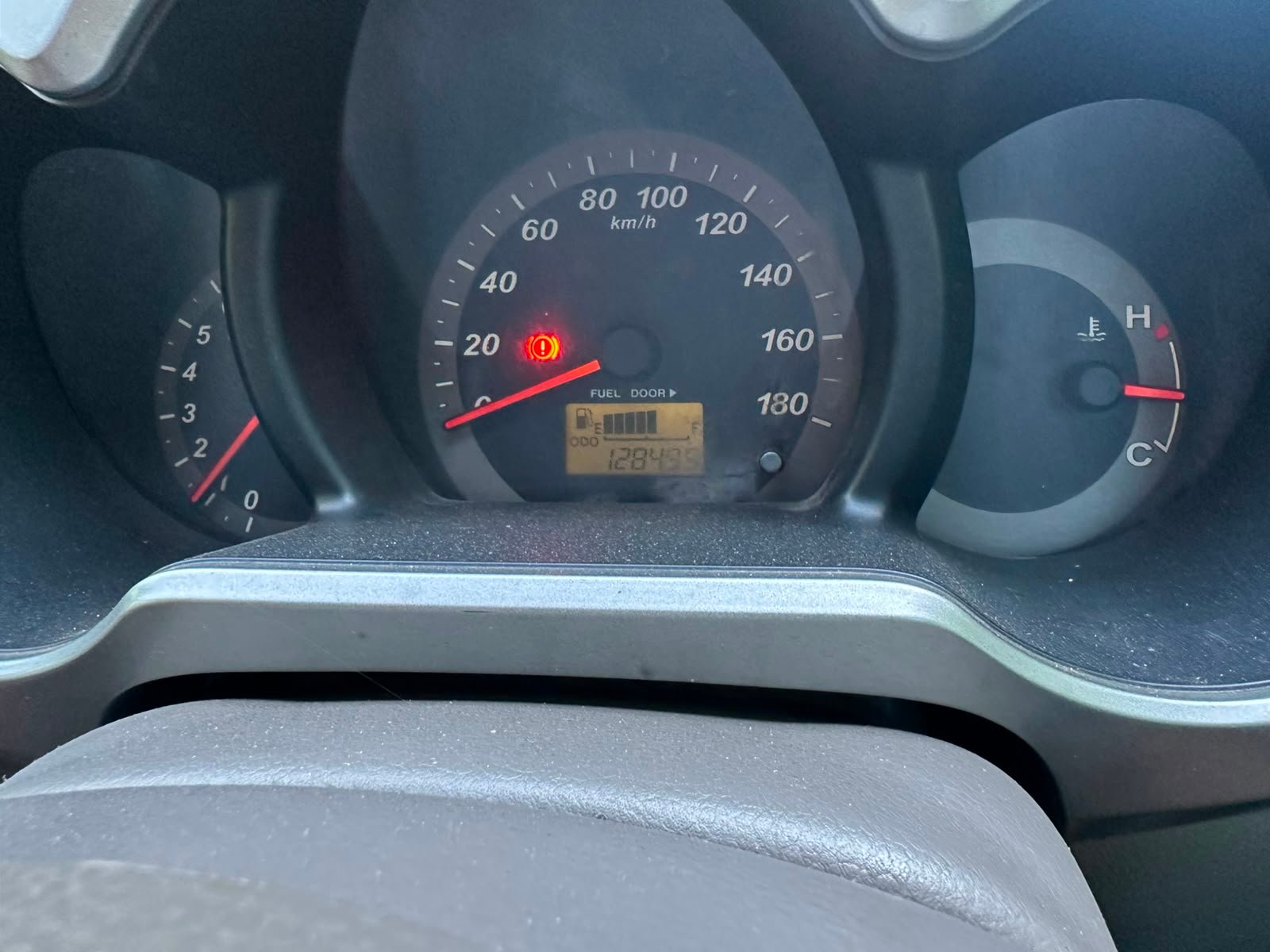 Foto Bagian Odometer Mobil