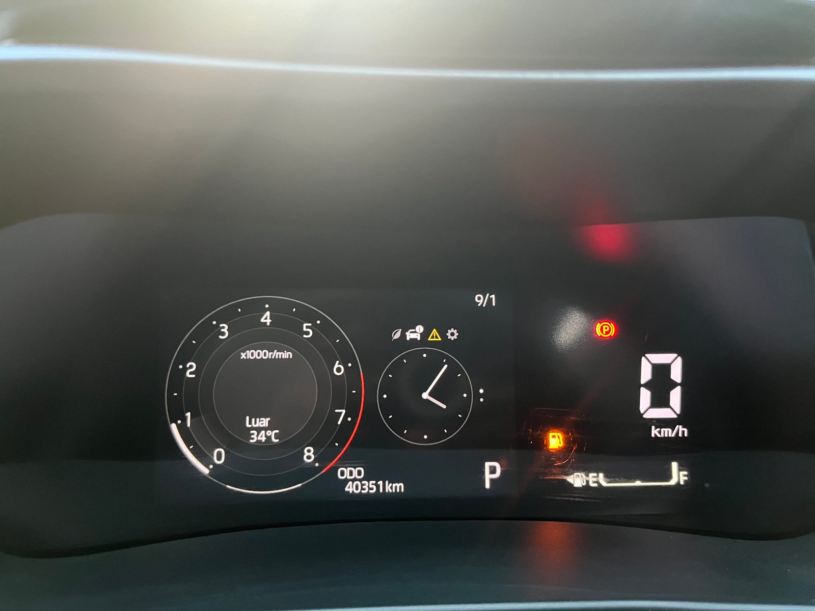 Foto Bagian Odometer Mobil