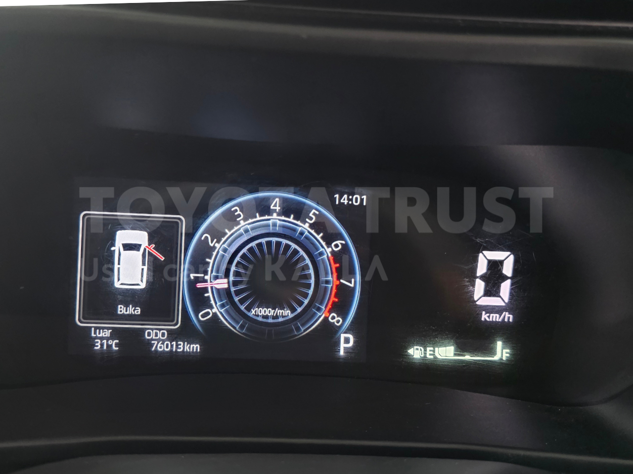 Foto Bagian Odometer Mobil